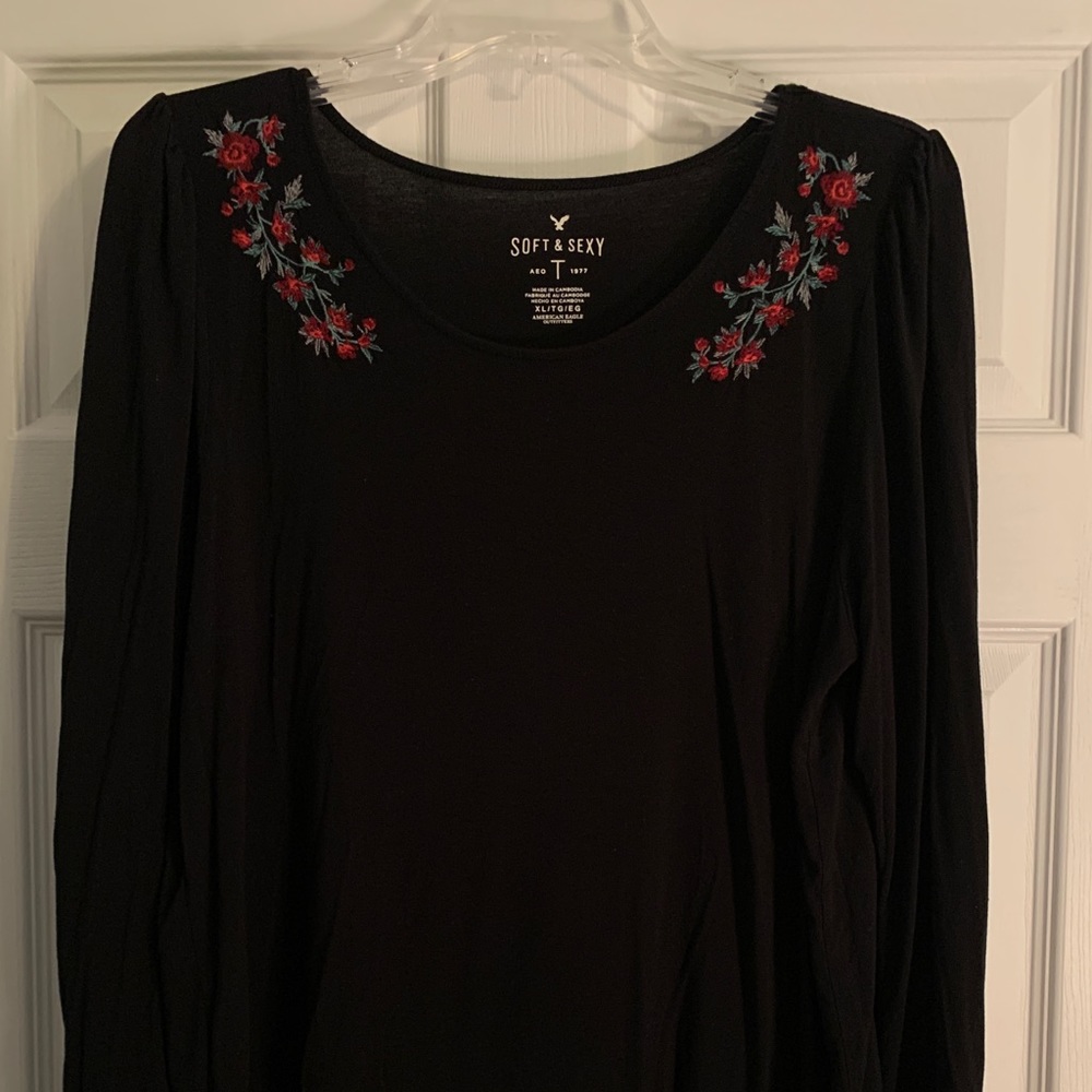 American Eagle Embroidered Black long-sleeve size XL